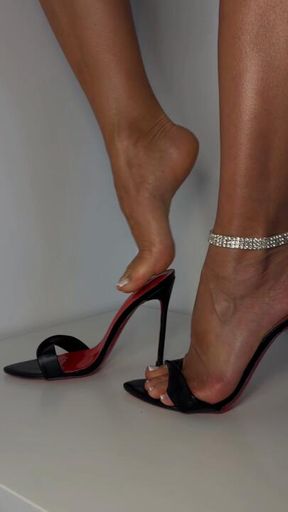 New high-heeled mules👠