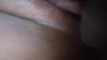 Corno manso bebendo xixi ,e limpando a buceta cheia de porra