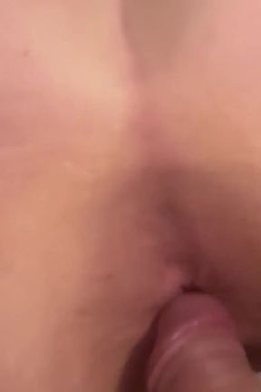 Kdarling Spreading and Gaping Her Arse