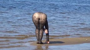 Black style - on the beach with nylon tights