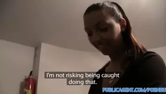 PublicSex Caseys zeigt ihren Bubble Butt und fickt für Geld