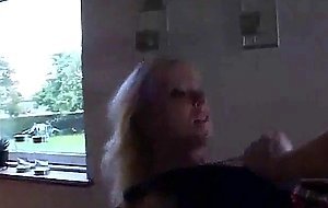 Danmark-tos giver et sjusket blowjob