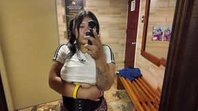 me gusta que me vean mientras me cambio