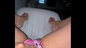 Colombian student gives herself an intense orgasm