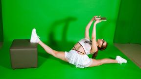 ”Talented naked gymnast Kim Nadara spreading legs”