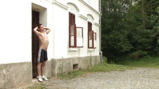 O jovem europeu Justin Conway, Maxim Moira e Lukas Pribyl, recebendo sexo anal.