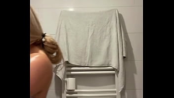 Dimanche 15/10: Dans l&rsquo_intimit&eacute_ de ma douche Laisse ton si tu aimes ...