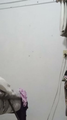 pregnant chubby wife showing her ass in the bedroom   Clip 2