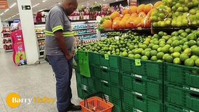 cacei o boy no mercado e deu o cu no banheiro do mercado