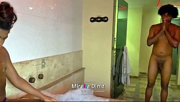 Tgata Ebony Leticia Diniz Dotadona enfia 22 cm de pau grosso no cuzinho do Puto mamador