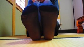Feet - Relaxing in Japanese-style Room