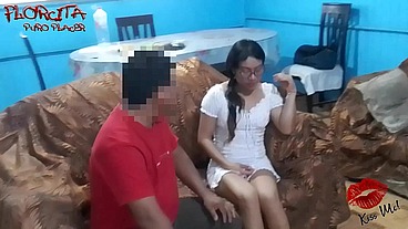 Mi tio llego con una botella de vino , y me embarra mi cara con su leche