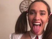POV colegiala quiere verga con nata y recibe leche en la boca de regalo