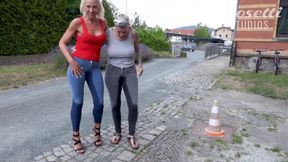Street Pissing Girls