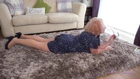 Curvy Camilla in Pantyhose: A Steamy Solo Session You Can't Miss!