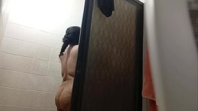 Deje grabando el celular en el ba&ntilde_o de mi mam&aacute_ y la grabe d&aacute_ndose una ducha