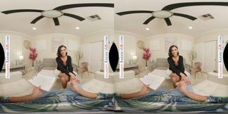 Sultry Client Venus Valencia wants a price drop in exchange for an unforgettable afternoon of sex