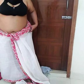 Desi Sexy Friend&amp;#039;s Milf was cleaning the house when neighbor boy saw her and fucked - Rajasthani Homemade Sex