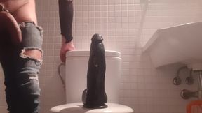 Squirting doing squats with a nere dildo