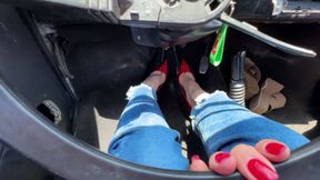 TOTAL FRUSTRATION WHEN STEPPING THE GAS FULL THROTTLE: Driving an old car with a hard clutch in high heels and barefoot-BQ