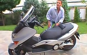 Ginger takes on frank major