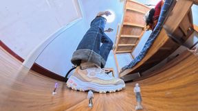 VR360 Lele destroys a group of dwarfs hiding in her bedroom