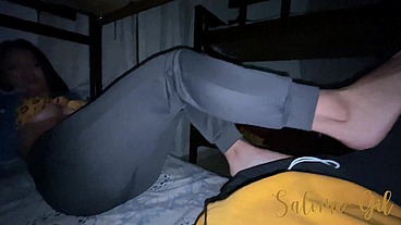 Cogiendo con mi novio sin que mis amigos me descubran
