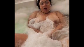 Bold Bbw Latina Milf Golden Shower&#x1F6BF;