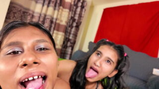 Cô em gái với vòng ba săn chắc bị "xử" tơi tả trong cuộc "quan hệ tay ba" hoang dã.