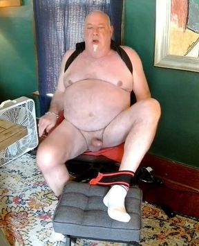 Beardaddychub Jerks off in Wrestling Jock on Webcam!
