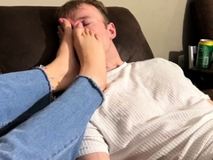 Goddess Ellen - I Discovered My Roommate’S Foot Fetish!