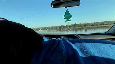 Pagando a corrida do Uber com uma mamada até tirar leite do motorista