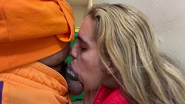 COMMENT Ça RENTRE ! Petite Blonde Joy Karen off Se Prend Une Bite Monstrueuse
