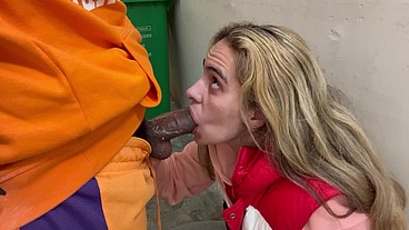 COMMENT Ça RENTRE ! Petite Blonde Joy Karen off Se Prend Une Bite Monstrueuse