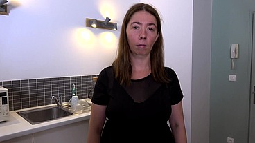 Une porte s'ouvre avec la timide Laeticia, 23ans !