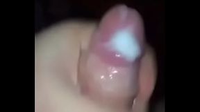 Aliviando na punheta com muita porra