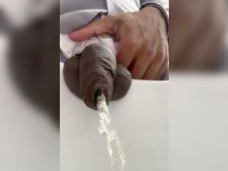 Pissingwithforeskin