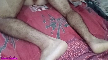 Fazendo um oral gostoso e olhando para marido manso