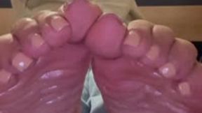 Cum to my wrinkled oily soles jerk off instruction