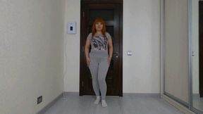 It’s Grey Leggings Again!