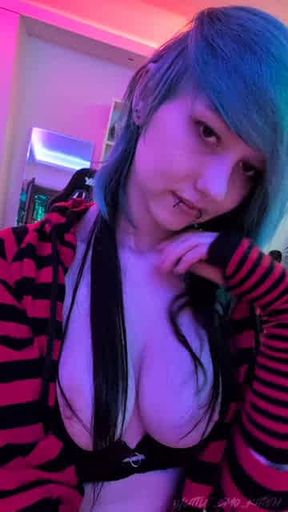 little emo kitten vid