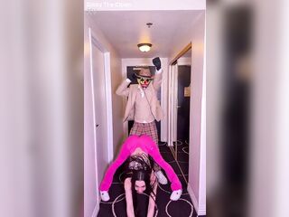 tiny model loves clowns obviously