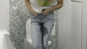 I show you my wet jeans and panties MP4 HD 720p