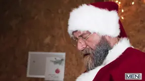 MEN - Santa Daddy Cakes Gives Benjamin Blue His Christmas Present, A Dripping Ass Creampie