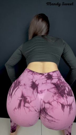Latina Big Ass Twerking in Your Yoga Pants Without Panty