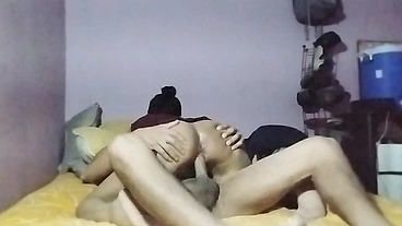 Desde que mi amiga dijo que su novio tenía una vergota no pude aguantar las ganas de cojermelo