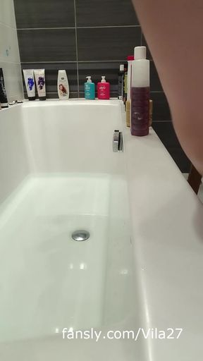 Woman takes huge dildo for bathtub object insertion