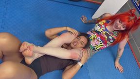 Scissored and trapped in thighs