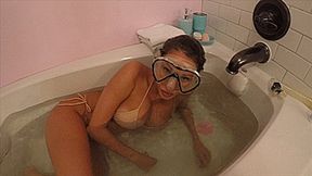 Sexy Bikini Underwater Ear Bubbles With Nikki Brooks (SD 720p WMV)