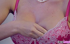 MILF mom peels off her dress and enjoy threesome fuck